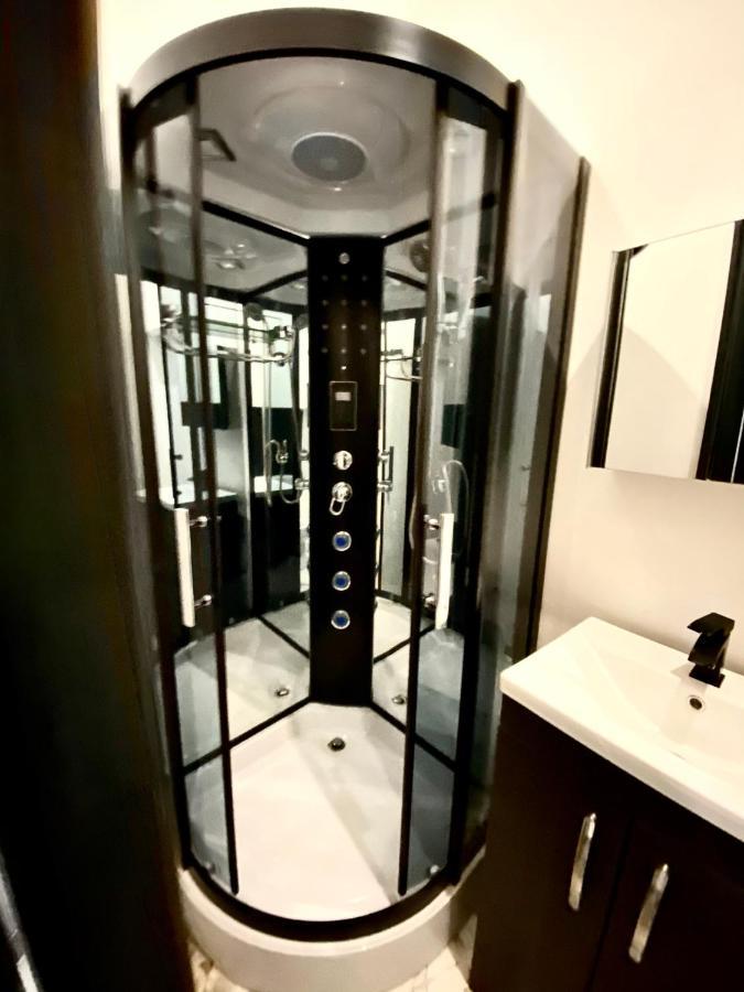 Duke And Duchess Apartments And Rooms - Private In Room Hot Tub Suites ลอนดอน ภายนอก รูปภาพ