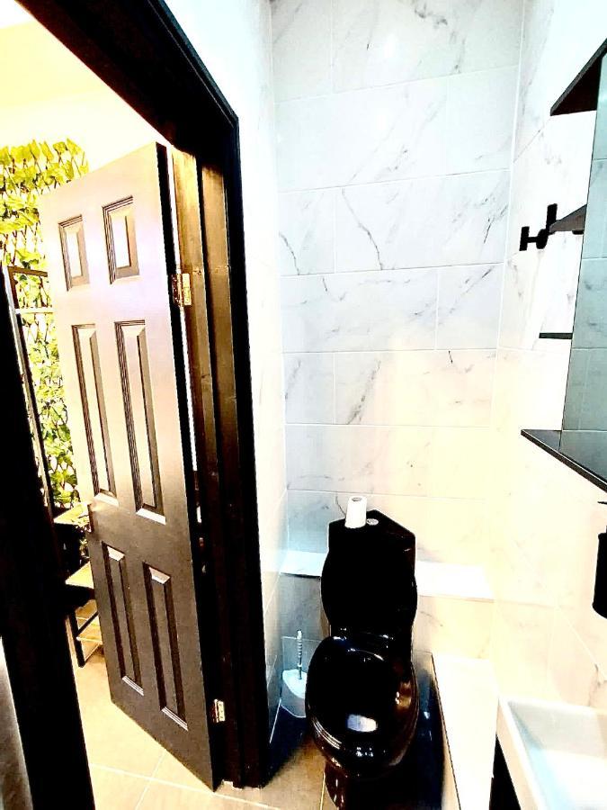 Duke And Duchess Apartments And Rooms - Private In Room Hot Tub Suites ลอนดอน ภายนอก รูปภาพ