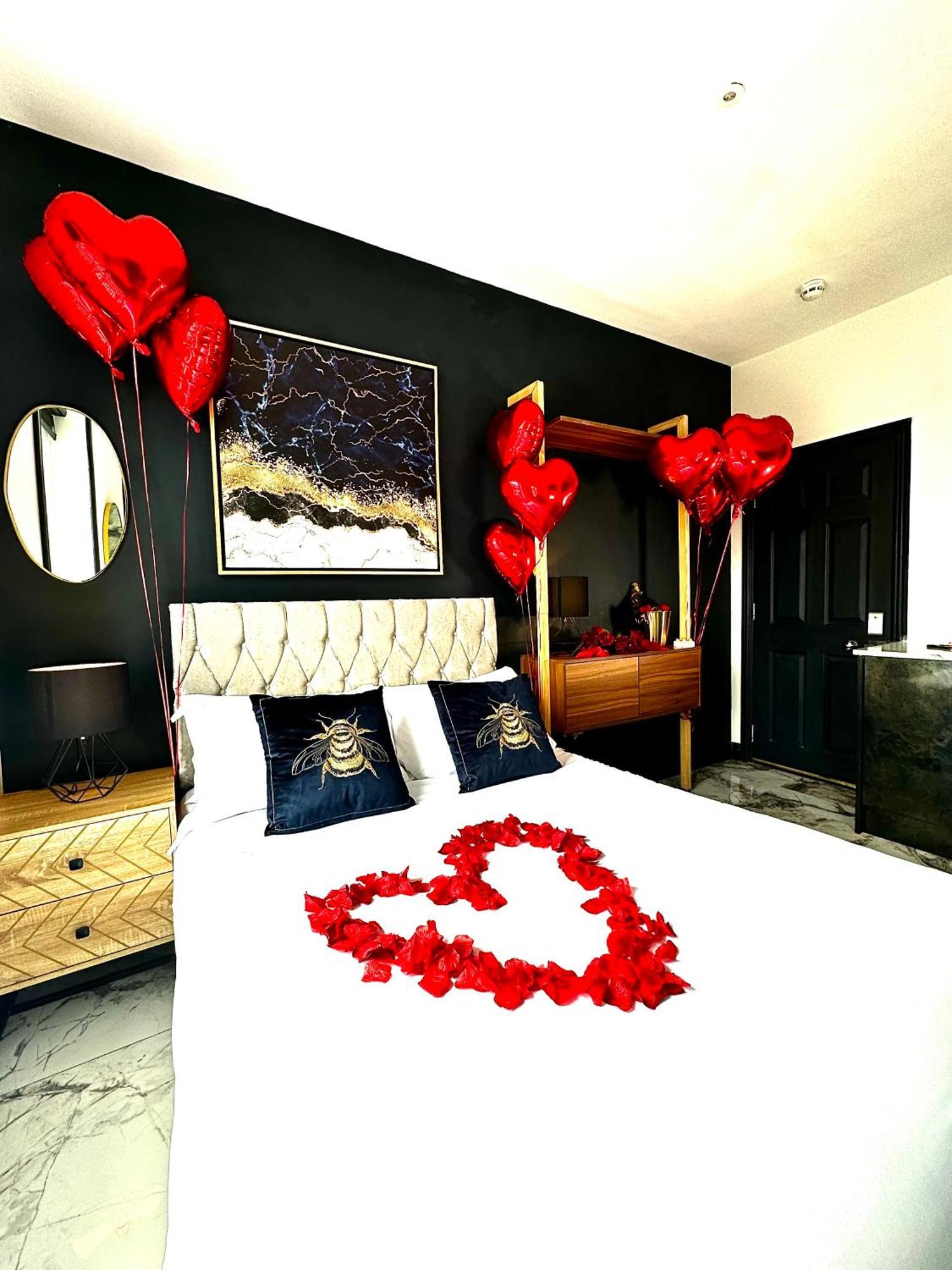 Duke And Duchess Apartments And Rooms - Private In Room Hot Tub Suites ลอนดอน ภายนอก รูปภาพ