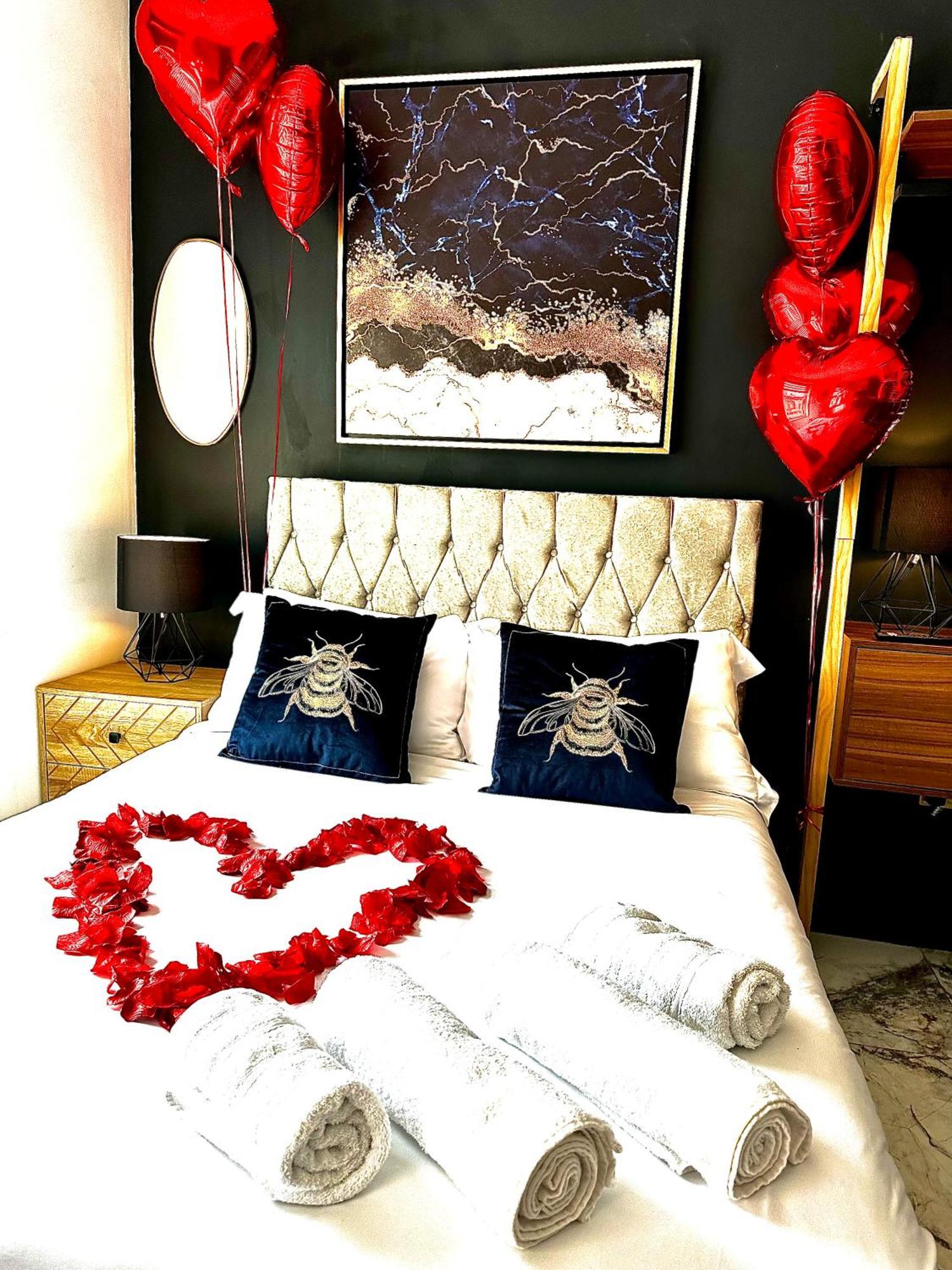 Duke And Duchess Apartments And Rooms - Private In Room Hot Tub Suites ลอนดอน ภายนอก รูปภาพ