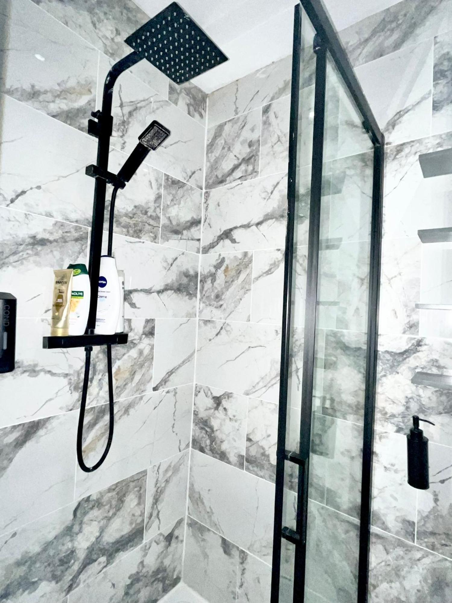 Duke And Duchess Apartments And Rooms - Private In Room Hot Tub Suites ลอนดอน ภายนอก รูปภาพ